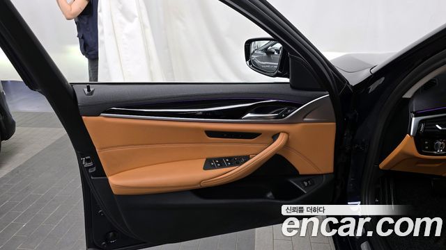 BMW 5-Series 520i Luxury