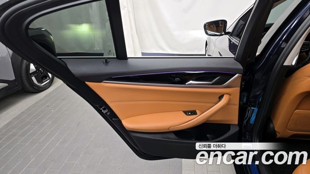 BMW 5-Series 520i Luxury