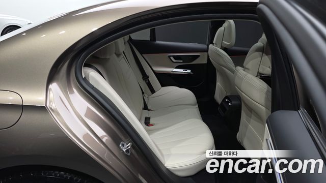 Mercedes-Benz E-Class E200 Avantgarde