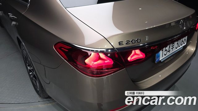 Mercedes-Benz E-Class E200 Avantgarde