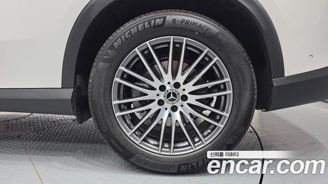 Mercedes-Benz GLC-Class GLC300 4MATIC Avnatgarde Coupe