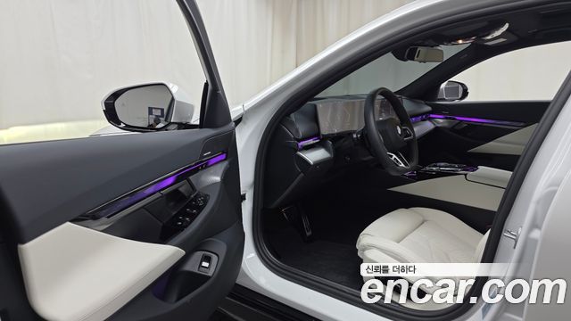 BMW 5-Series 520i Special Edition