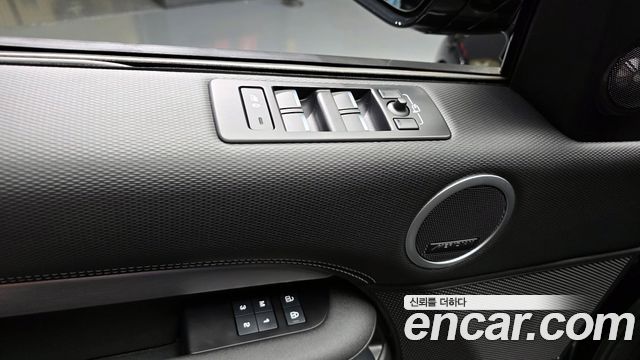 Land Rover Discovery P360 R-Dynamic SE