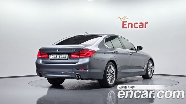 BMW 5-Series 520i Luxury