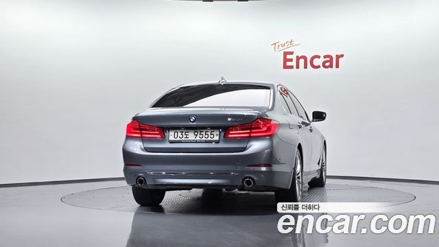 BMW 5-Series 520i Luxury