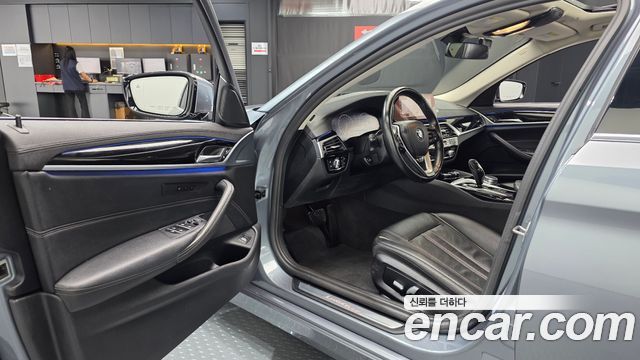 BMW 5-Series 520i Luxury