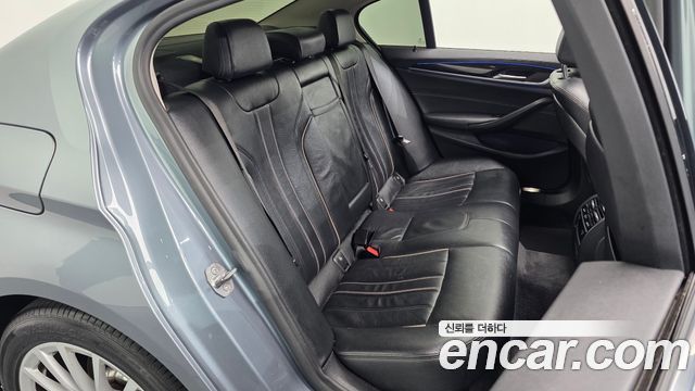 BMW 5-Series 520i Luxury