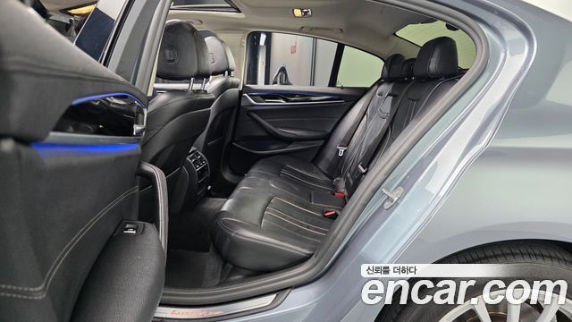 BMW 5-Series 520i Luxury
