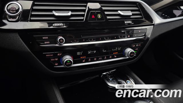 BMW 5-Series 520i Luxury