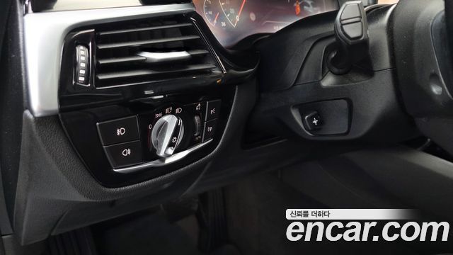 BMW 5-Series 520i Luxury