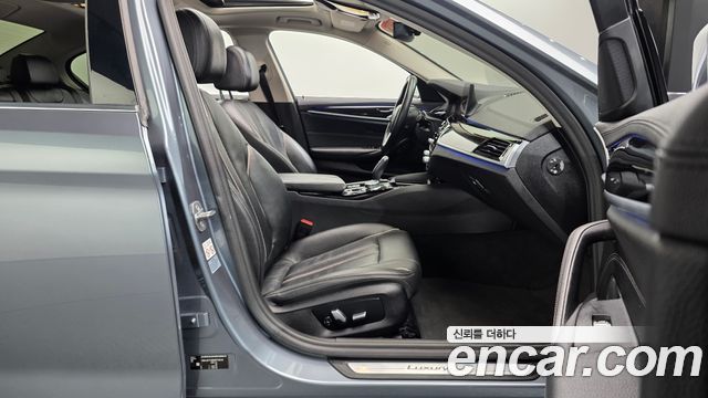 BMW 5-Series 520i Luxury