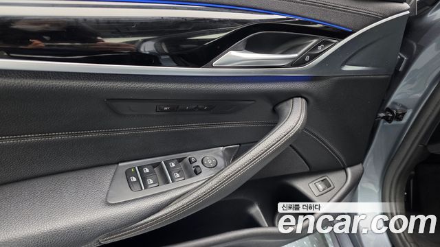 BMW 5-Series 520i Luxury