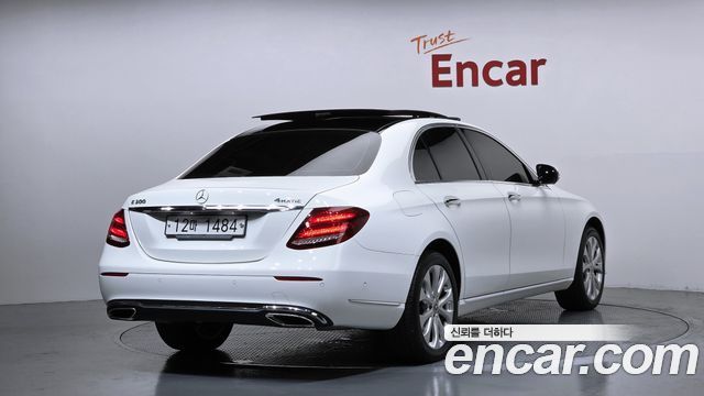 Mercedes-Benz E-Class E300 4MATIC Exclusive