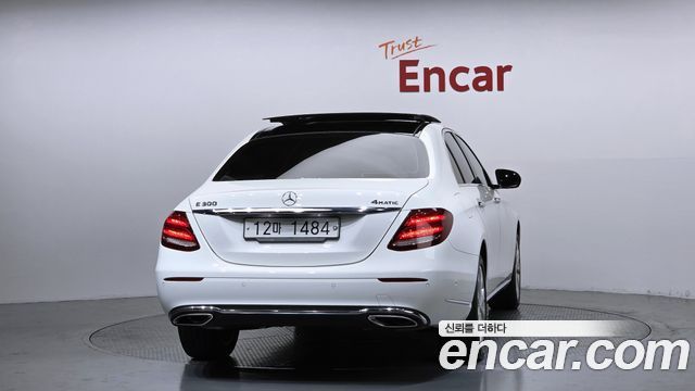 Mercedes-Benz E-Class E300 4MATIC Exclusive