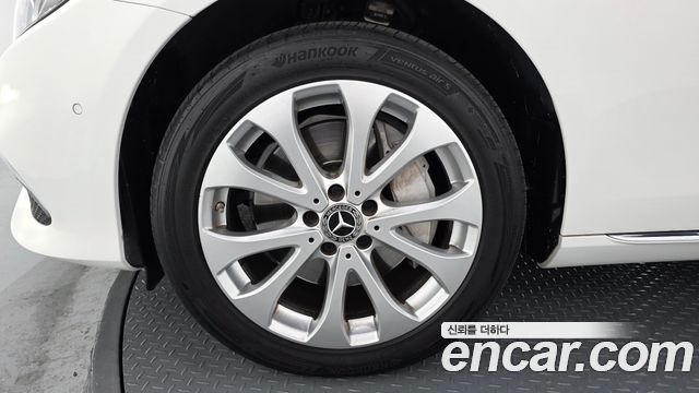 Mercedes-Benz E-Class E300 4MATIC Exclusive
