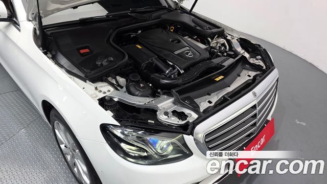 Mercedes-Benz E-Class E300 4MATIC Exclusive