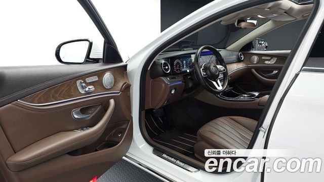 Mercedes-Benz E-Class E300 4MATIC Exclusive