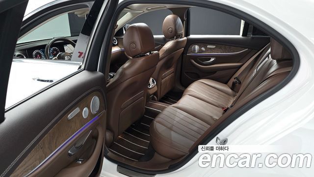Mercedes-Benz E-Class E300 4MATIC Exclusive