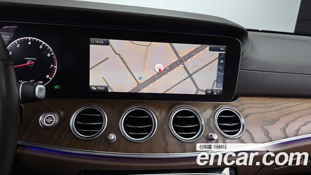 Mercedes-Benz E-Class E300 4MATIC Exclusive