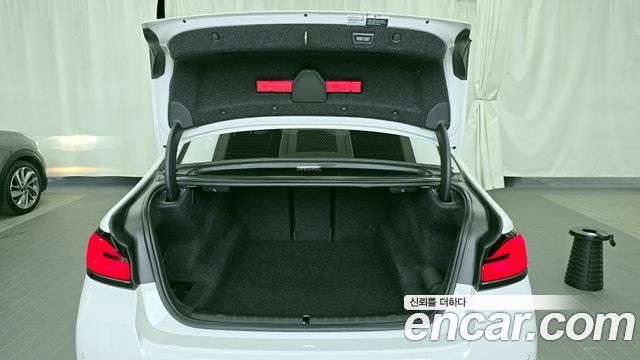 BMW 5-Series 530i xDrive M Sport Package