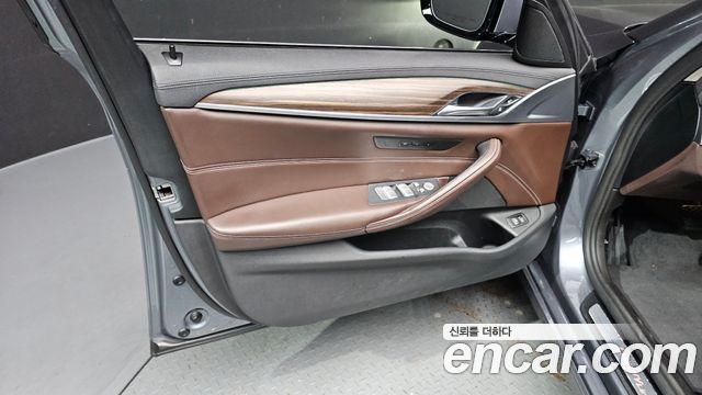 BMW 5-Series 520d Luxury Plus