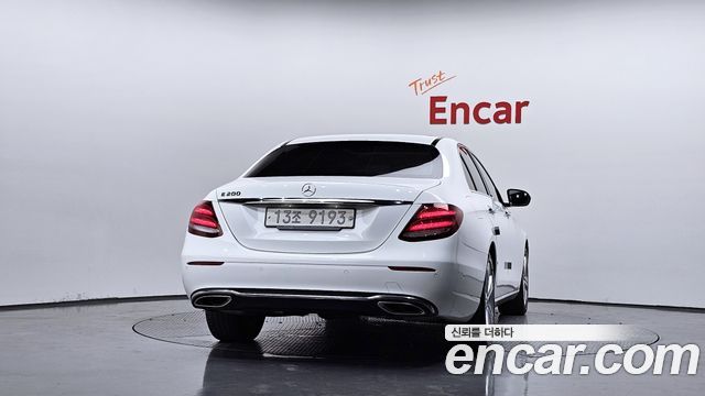 Mercedes-Benz E-Class E200 Avantgarde