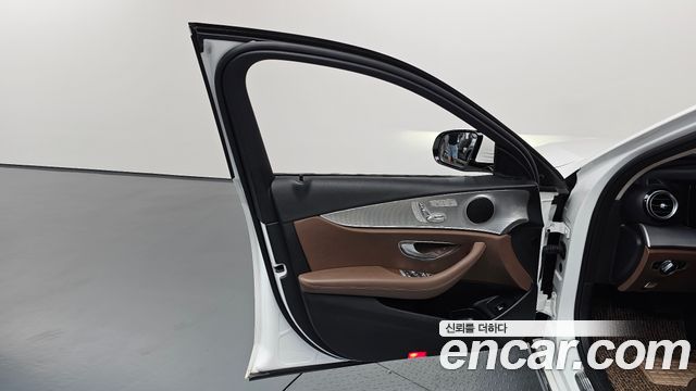 Mercedes-Benz E-Class E200 Avantgarde