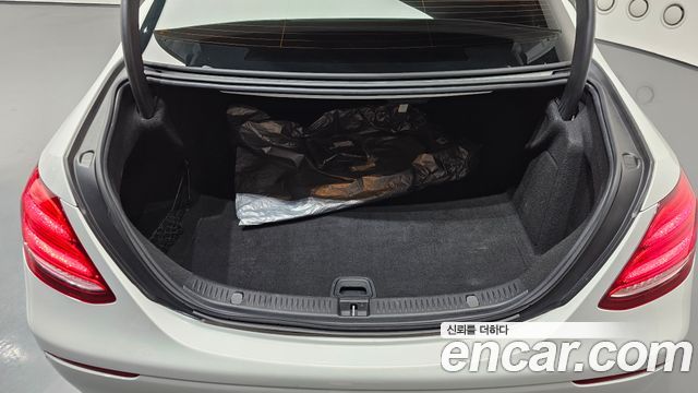 Mercedes-Benz E-Class E200 Avantgarde