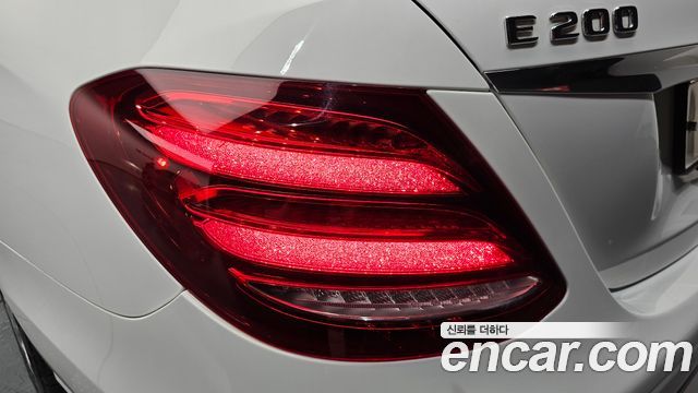 Mercedes-Benz E-Class E200 Avantgarde