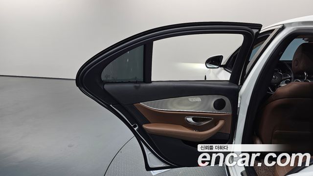 Mercedes-Benz E-Class E200 Avantgarde