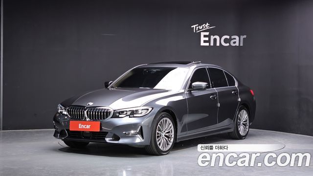 BMW 3-Series 320i Luxury