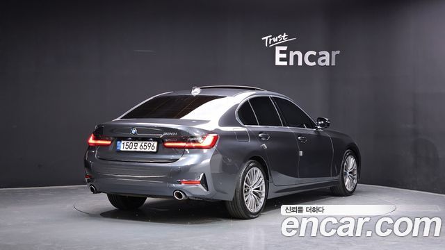 BMW 3-Series 320i Luxury