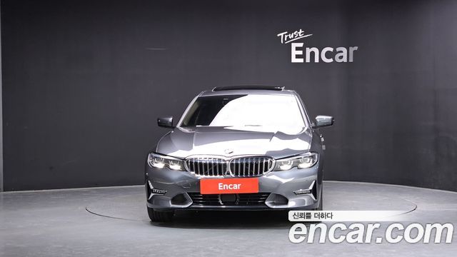 BMW 3-Series 320i Luxury