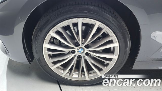 BMW 3-Series 320i Luxury