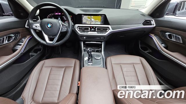 BMW 3-Series 320i Luxury