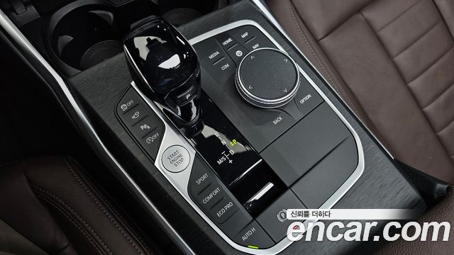 BMW 3-Series 320i Luxury