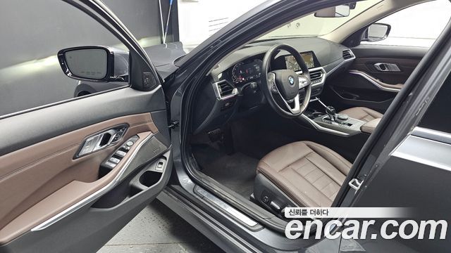 BMW 3-Series 320i Luxury