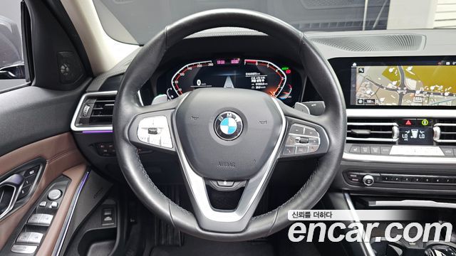 BMW 3-Series 320i Luxury
