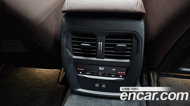 BMW 3-Series 320i Luxury