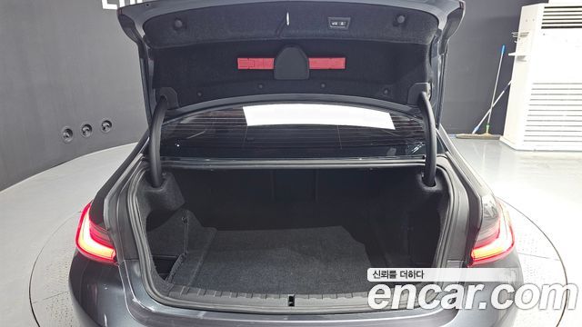 BMW 3-Series 320i Luxury