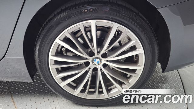 BMW 3-Series 320i Luxury