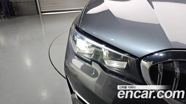 BMW 3-Series 320i Luxury