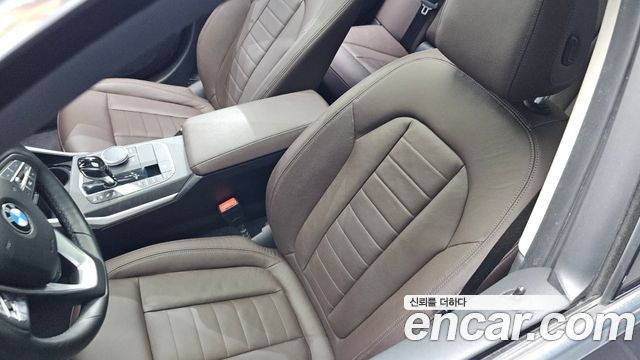 BMW 3-Series 320i Luxury