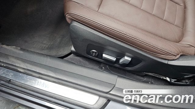 BMW 3-Series 320i Luxury