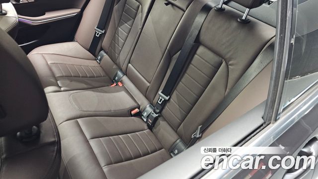 BMW 3-Series 320i Luxury