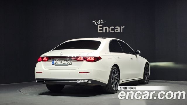 Mercedes-Benz E-Class E300 4MATIC Exclusive