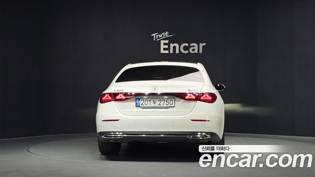 Mercedes-Benz E-Class E300 4MATIC Exclusive