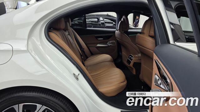 Mercedes-Benz E-Class E300 4MATIC Exclusive
