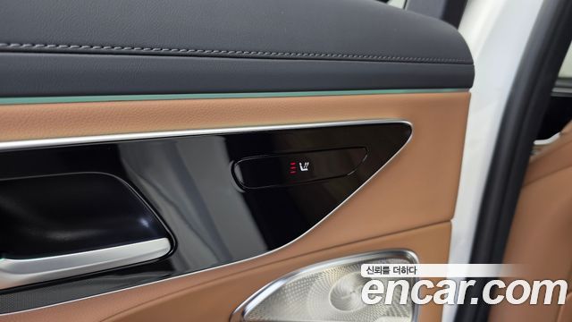 Mercedes-Benz E-Class E300 4MATIC Exclusive