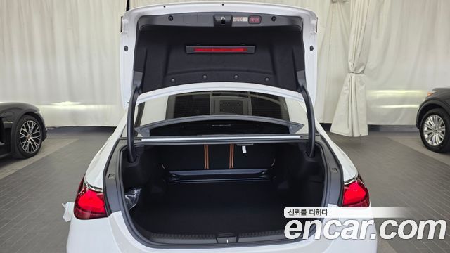 Mercedes-Benz E-Class E300 4MATIC Exclusive